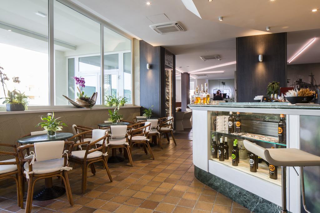 Ambassador Hotel 4*