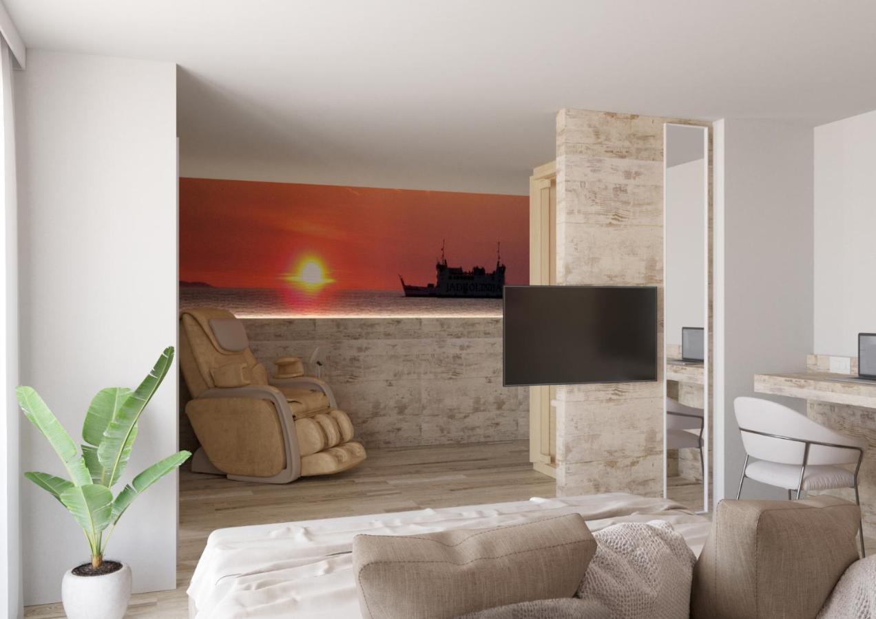Ambassador Hotel 4*