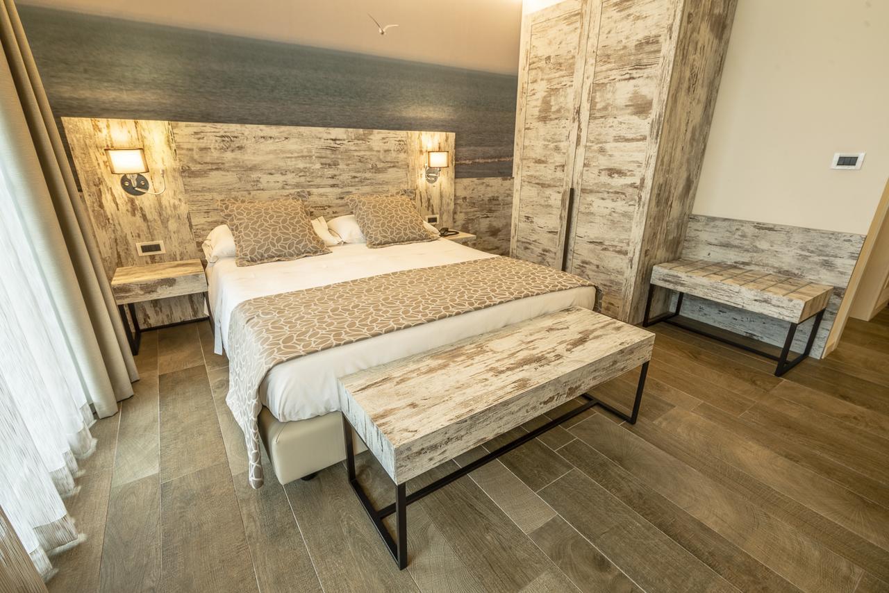 Ambassador Hotel 4*